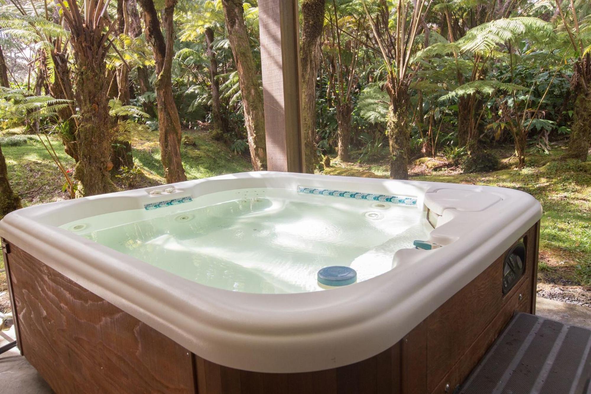 Hale Mauna Loa Upper Level With Shared Hot Tub Volcano Exterior photo
