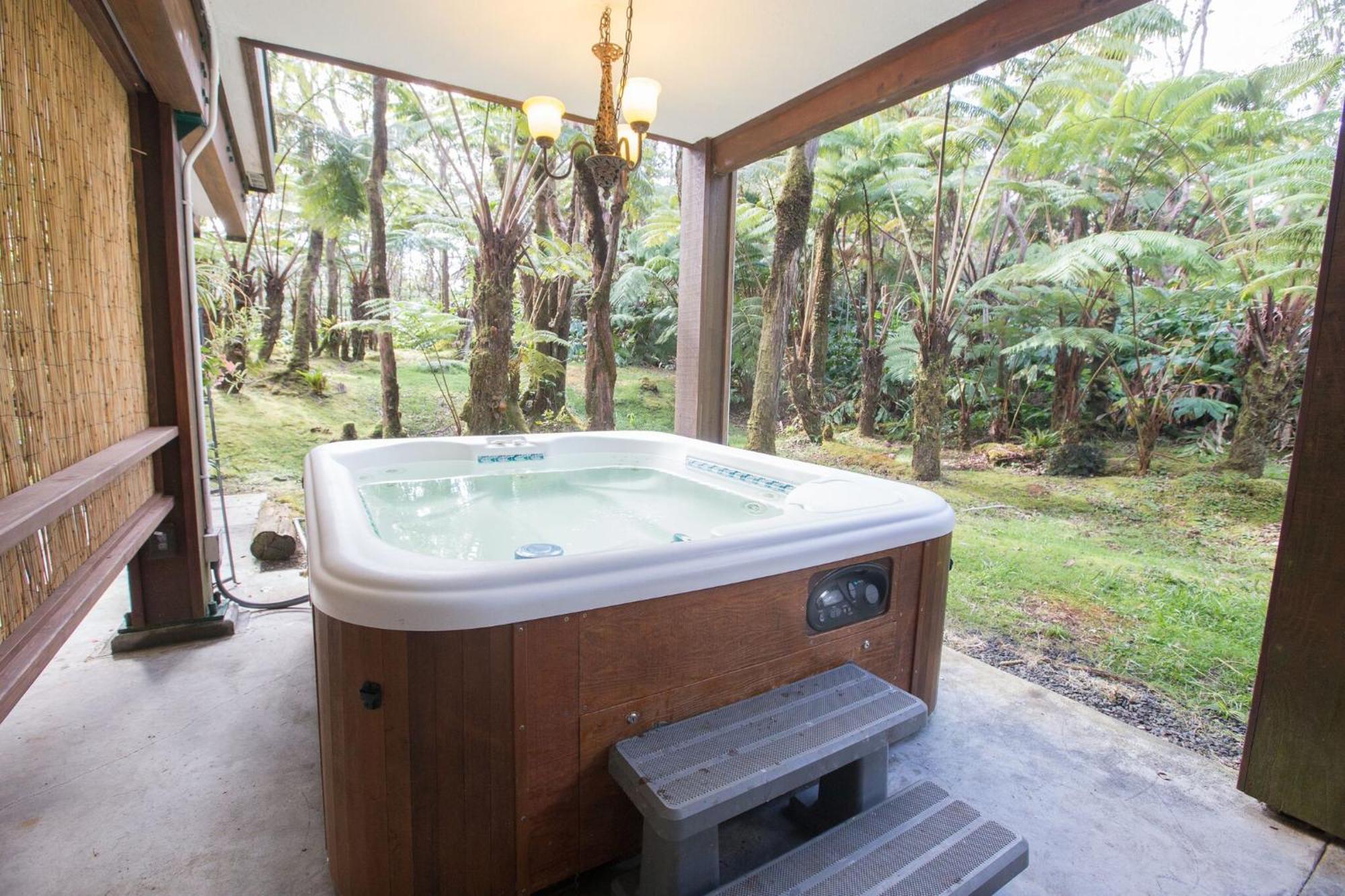 Hale Mauna Loa Upper Level With Shared Hot Tub Volcano Exterior photo