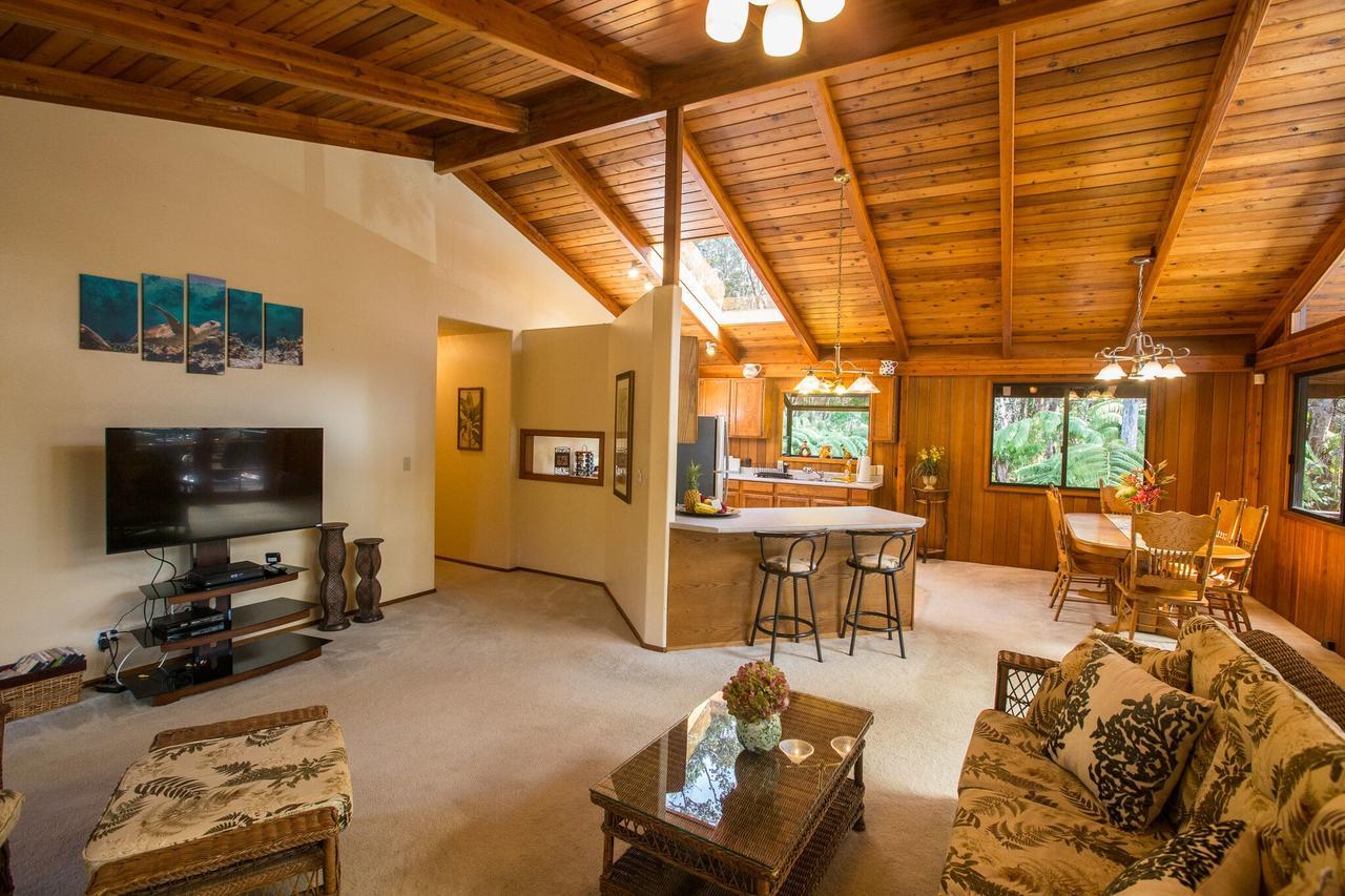 Hale Mauna Loa Upper Level With Shared Hot Tub Volcano Exterior photo